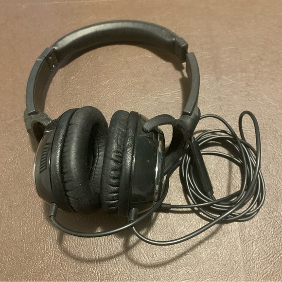 Klipsch One On-Ear Stereo Headphones with Mic + 3 Button Remote - Picture 4 of 13